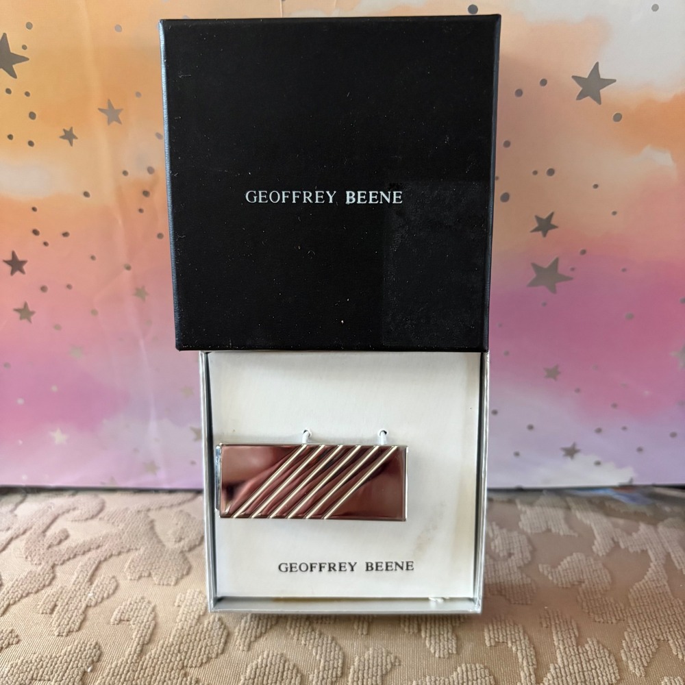 VTG Geoffrey Beene Silver Tone Ribbed Diagonal Stripe Money Clip with Box Mens